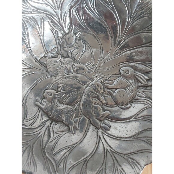 Vintage Cast Aluminum Bunny Bowl Cabbage Leaves 8" Rabbit Easter - Picture 3 of 9